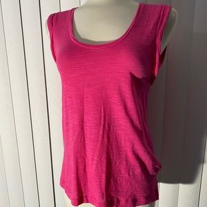 EUC Under Armour Active Wear Top Fuchsia top XL